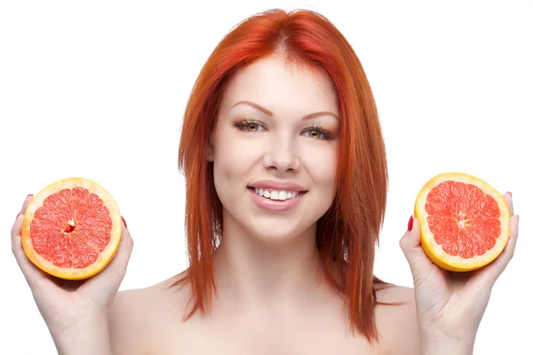 Červená žena hospodářství grapefruit — Stock fotografie