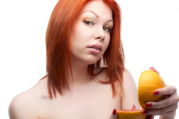 Rood vrouw bedrijf grapefruit — Stockfoto