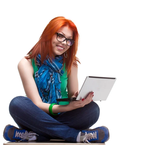 Ευτυχισμένος κορίτσι με laptop — Φωτογραφία Αρχείου