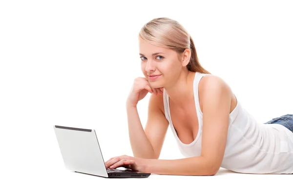 Woman laying on the floor with laptop — Stock Photo, Image