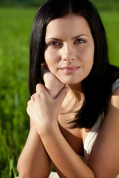 Closeup venku žena portrét — Stock fotografie