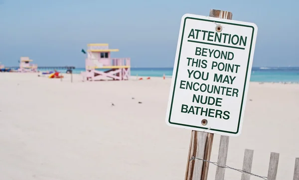 注意可能裸海水浴客先 — ストック写真