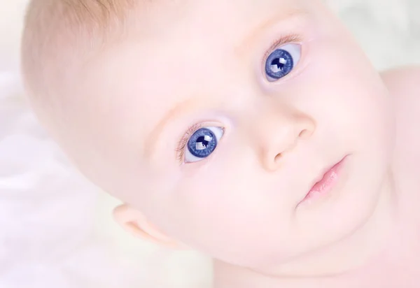 Happy baby modré oči — Stock fotografie