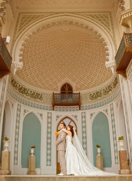 Mariée et marié dans le palais — Photo