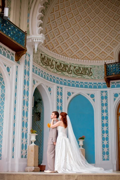 Bride and groom in the palace — Stock Photo, Image