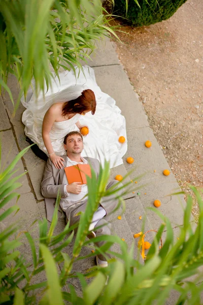 Bride and groom reed orange book — Stock Photo, Image