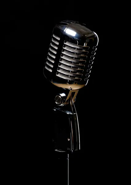 Профессиональный винтажный микрофон — стоковое фото