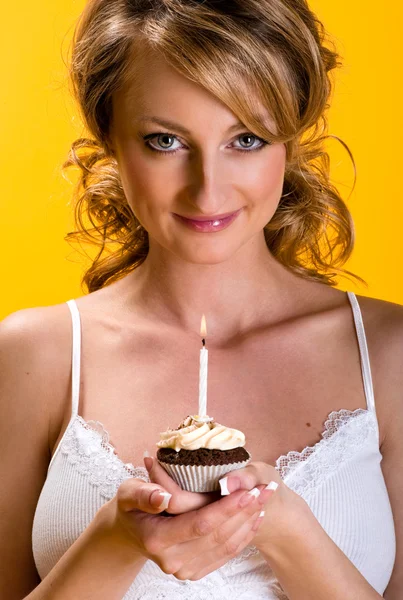 Beautiful young woman with birthday cake — Stock Photo, Image
