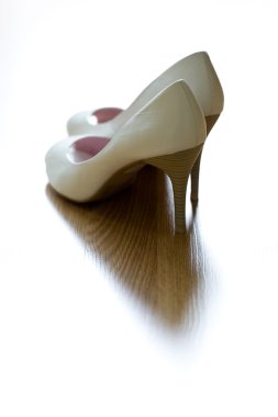 kadın beyaz ayakkabı