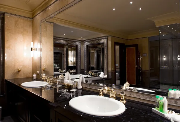 Luxury bathroom interior — Stock Photo, Image