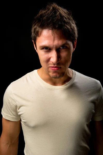 Yakışıklı, öfkeli bir adam portresi — Stok fotoğraf