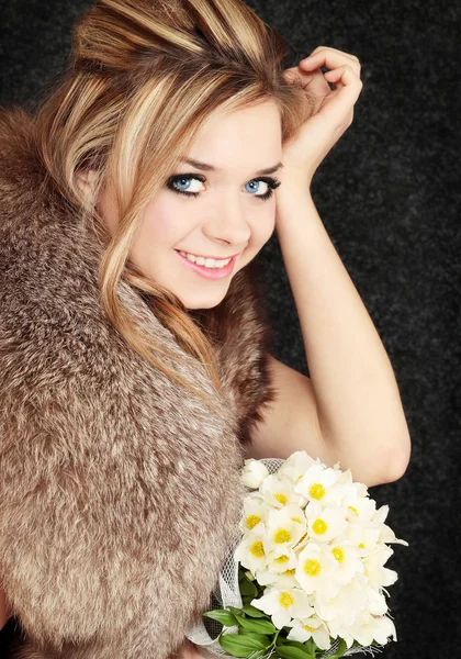 Blond with the bouquet — Stock Photo, Image
