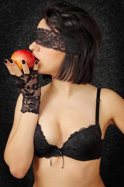 Woman with the apple — Stock Photo, Image