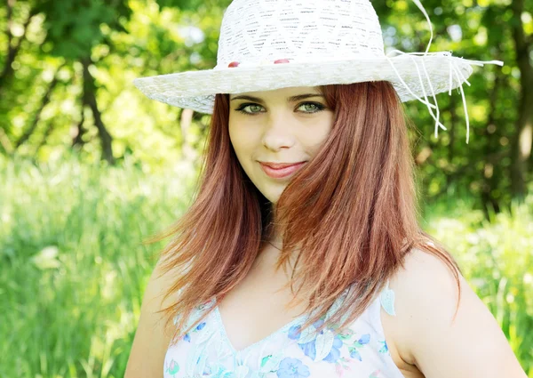 Red-haired l in hat — Stock Photo, Image