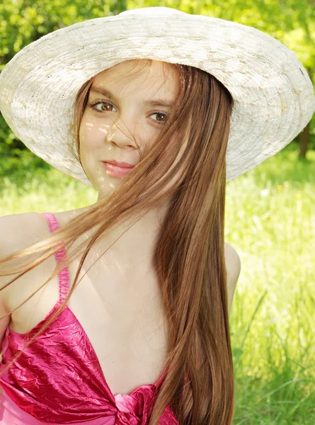 Mädchen mit dem Hut — Stockfoto