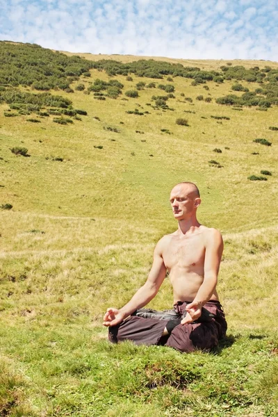 Hombre meditando — Foto de Stock