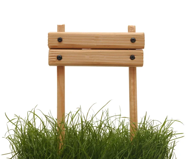 Sinal de madeira com grama isolada em um fundo branco — Fotografia de Stock