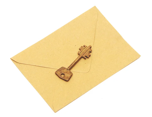 Zarfın üzerinde eski bir tür anahtar — Stok fotoğraf