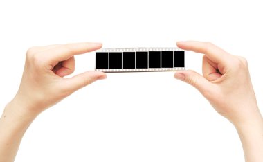 beyaz zemin üzerinde elinde boş çerçeve ile eski film