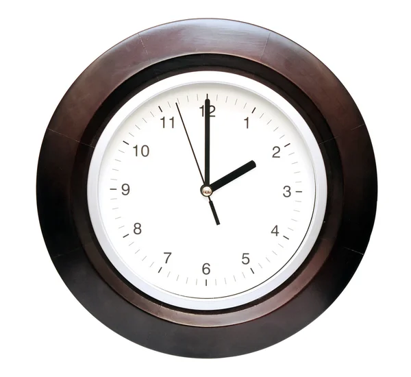 Круглий офісний годинник ізольований на білому — стокове фото