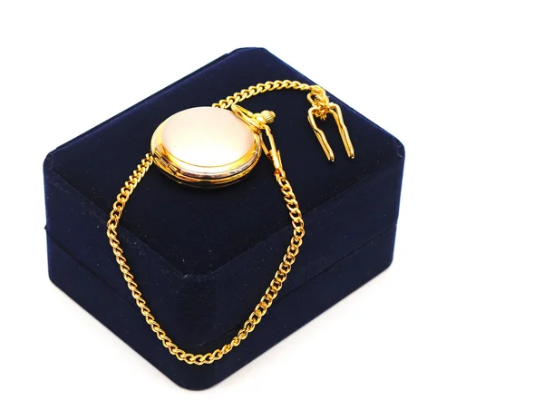 Caixa preta com bolso de relógio de ouro no fundo branco — Fotografia de Stock