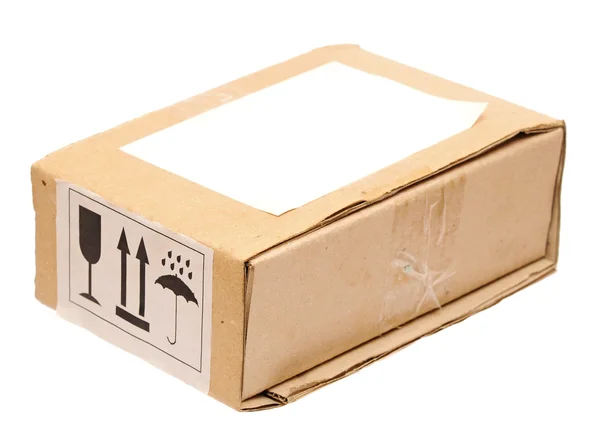 Vecchia scatola di cartone vuota su bianco — Foto Stock