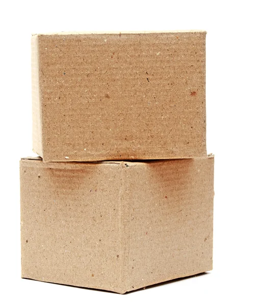 Kartonnen dozen geïsoleerd — Stockfoto