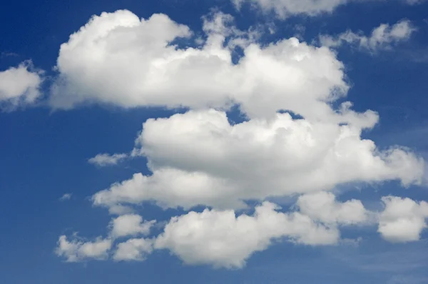 Céu e nuvens, pode ser usado como fundo — Fotografia de Stock