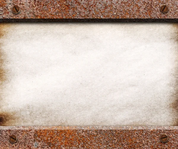 Papel vintage com moldura de ferro enferrujado — Fotografia de Stock