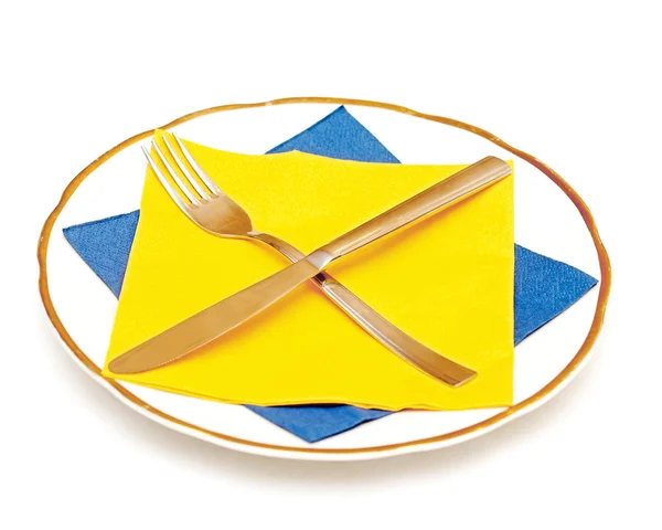 Tovagliolo forchetta coltello e piatto isolato su bianco — Foto Stock