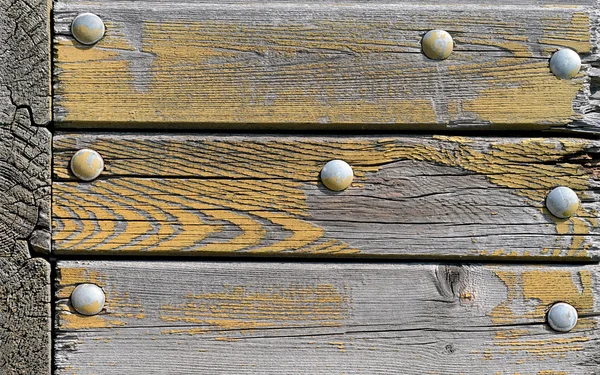 Oude houten paneel met schroeven — Stockfoto