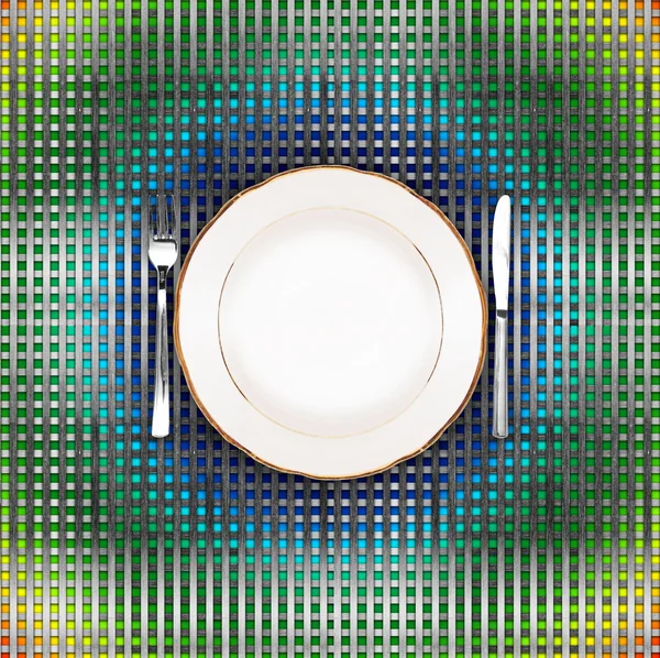Ніж, тарілка і виделка на барвистому фоні — стокове фото