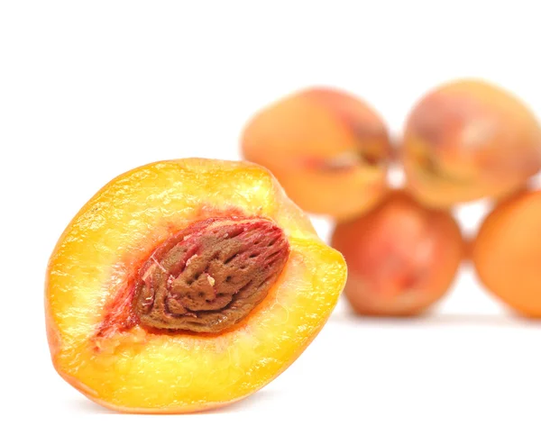 Половина персика — стокове фото