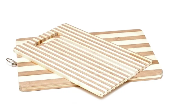 Une planche à découper en bois isolée sur fond blanc — Photo