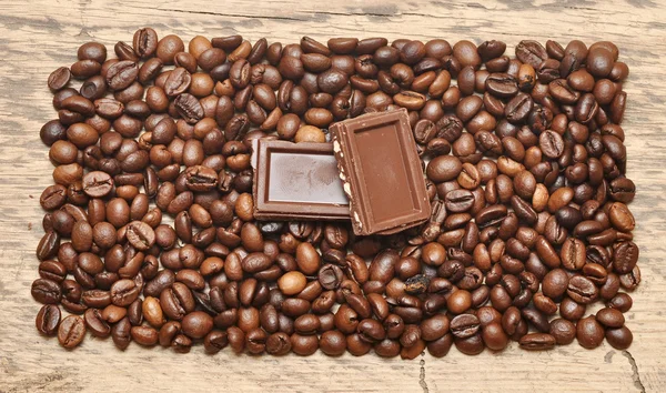 Kaffebönor och choklad — Stockfoto