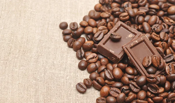 Κόκκους καφέ και σοκολάτα — Φωτογραφία Αρχείου