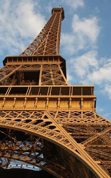 Eiffel-torony és a kék ég — Stock Fotó