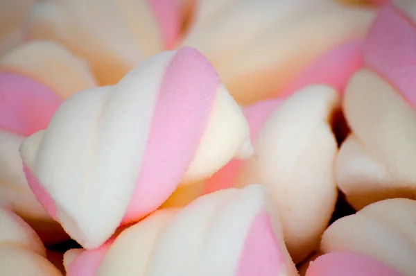 Pozadí nebo textury růžové a barevné marshmallows — Stock fotografie
