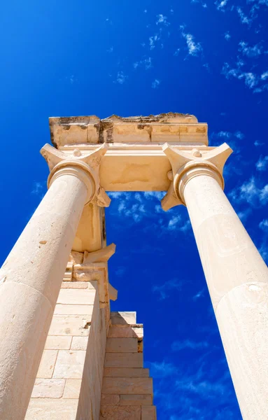 Columns of The Sanctuary of Apollo Hylates opposite blue sky — Stock Photo, Image