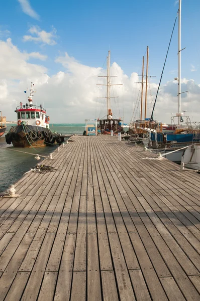 Ships at pier — Stock Photo, Image