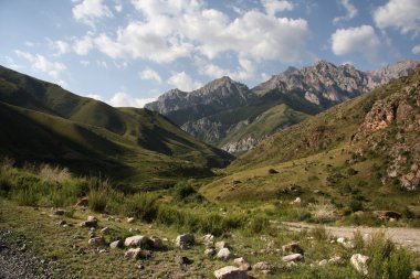 Kırgızistan. dağlar. Gorge besh tash.