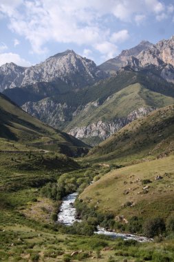 Kırgızistan. dağlar. Gorge besh tash.