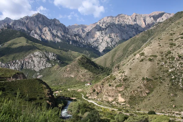 Kirguistán. Montañas. Garganta de malla Tash . — Foto de Stock