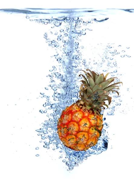 Stříkající vodě ovoce — Stock fotografie
