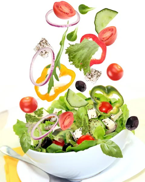 Verse salade met ingrediënten — Stockfoto