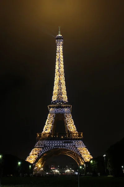 Torre Eiffel illuminata di notte — Foto Stock