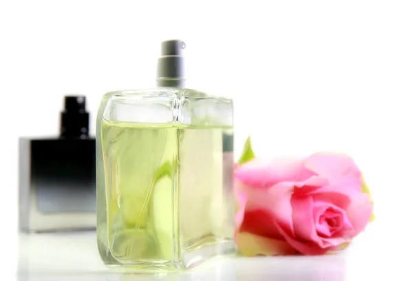 Perfume em uma garrafa de vidro — Fotografia de Stock