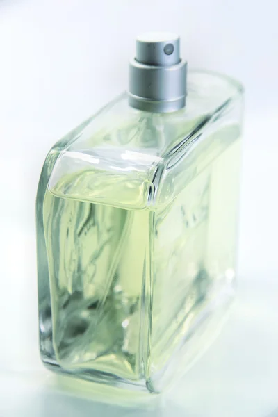 Parfym i en glasflaska — Stockfoto