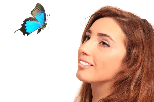 Портрет красивой женщины с экзотическими бабочками — стоковое фото