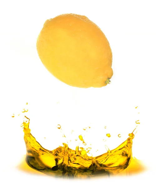 Fresh lemon dropped into the water — Stock Photo, Image